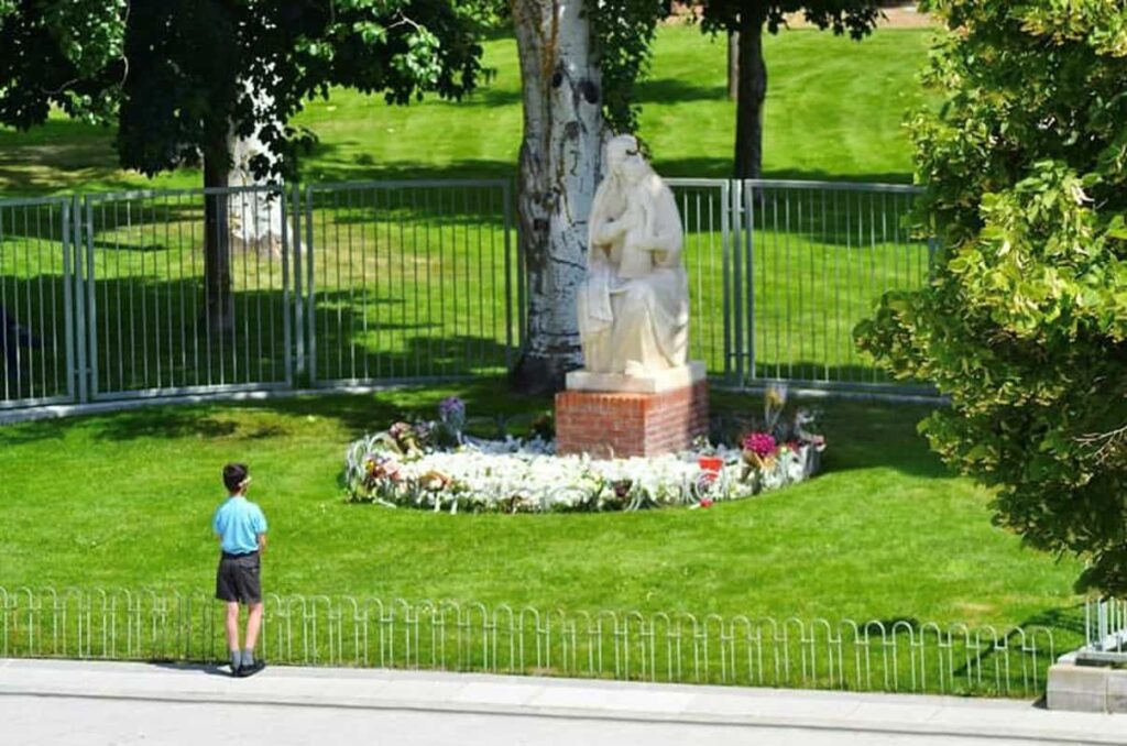 Katholieken aanbidden Maria niet